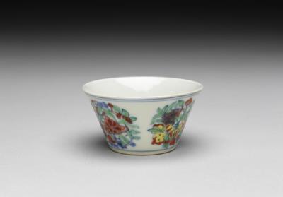 图片[2]-Cup with doucai polychrome decoration of flowers, Ming dynasty, Chenghua reign (1465-1487)-China Archive